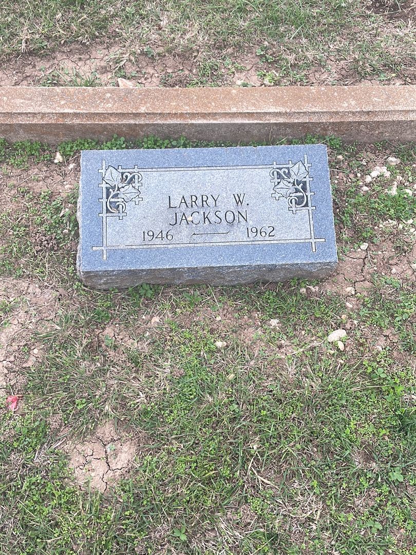 Larry W. Jackson's grave. Photo 1