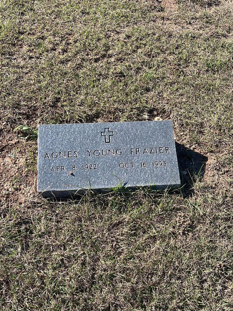 Agnes Young Frazier's grave. Photo 1