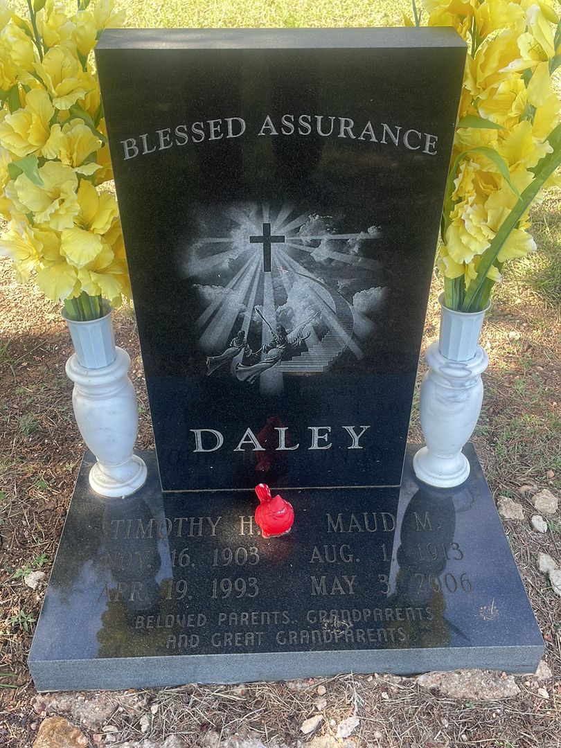 Maud M. Daley's grave. Photo 1