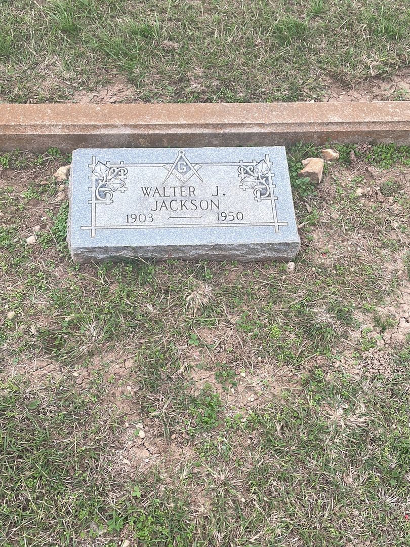Walter J. Jackson's grave. Photo 1