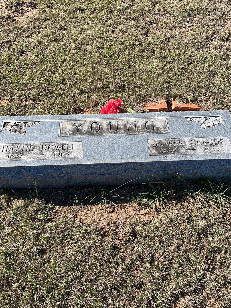 Jasper Claud Young's grave. Photo 1