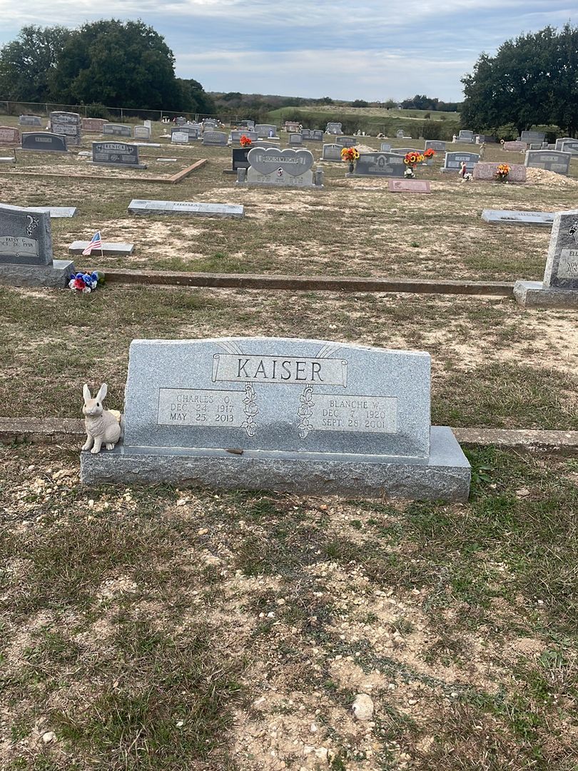 Blanche W. Kaiser's grave. Photo 1