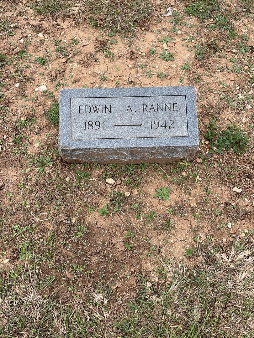 Edwin A. Ranne's grave. Photo 1