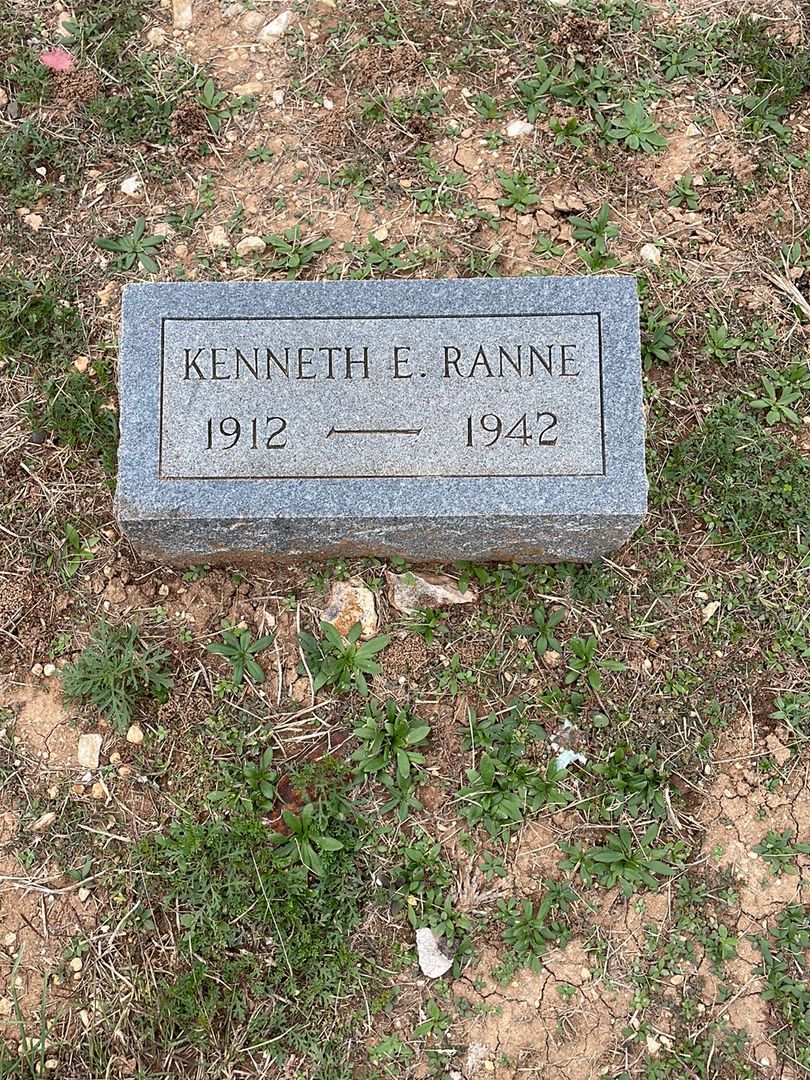 Kenneth E. Ranne's grave. Photo 1