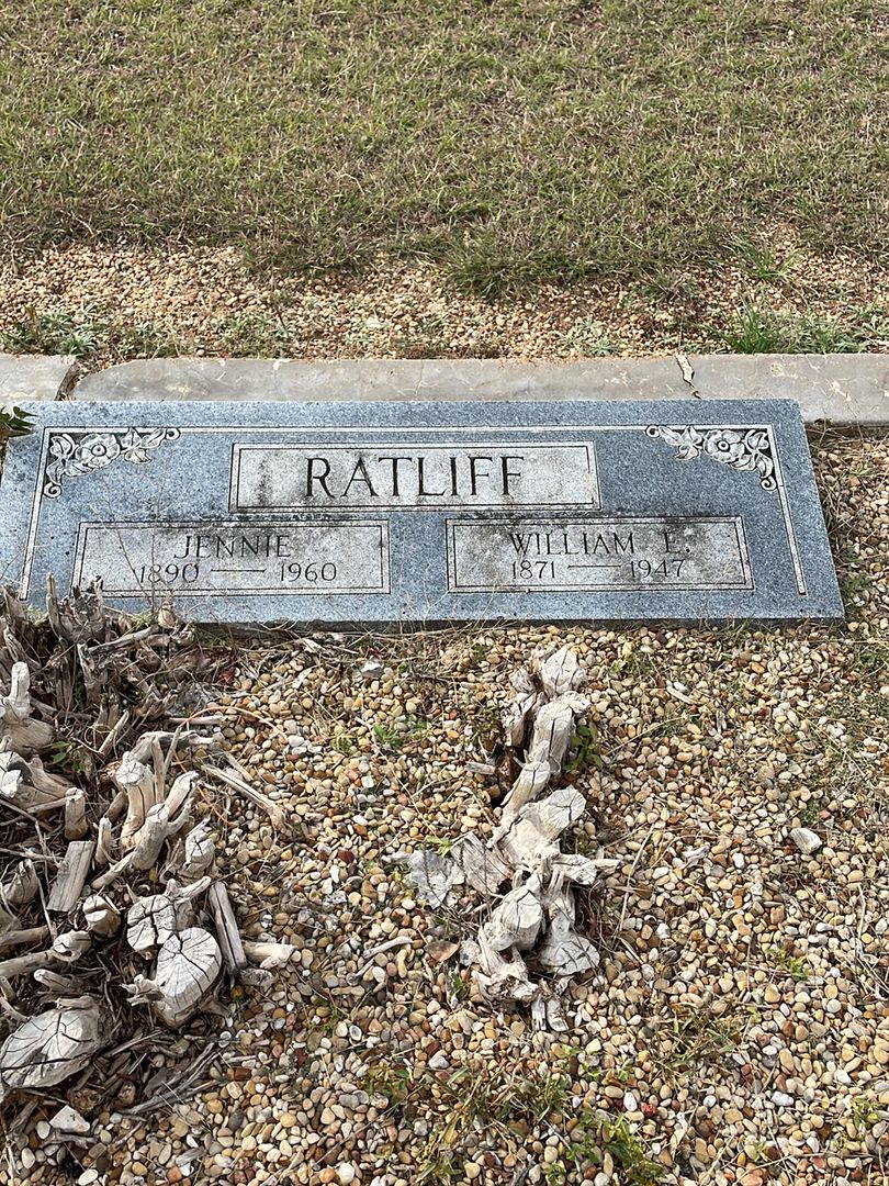 Jennie Ratliff's grave. Photo 1