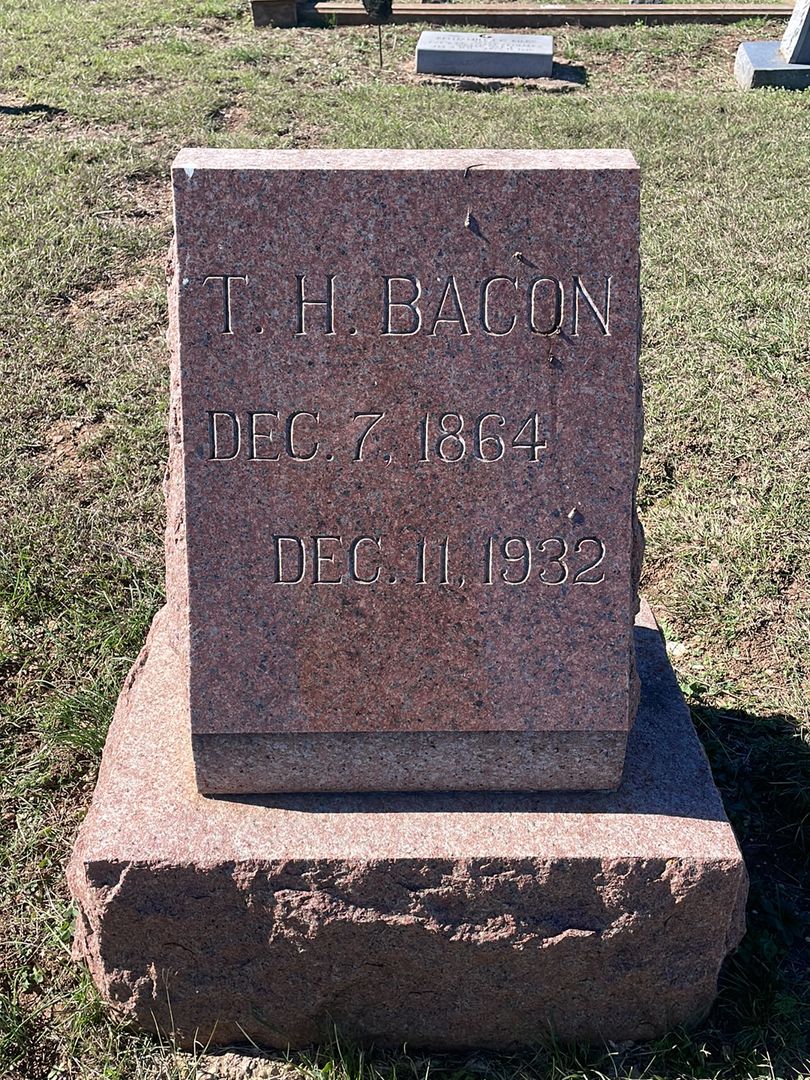 T. H. Bacon's grave. Photo 1