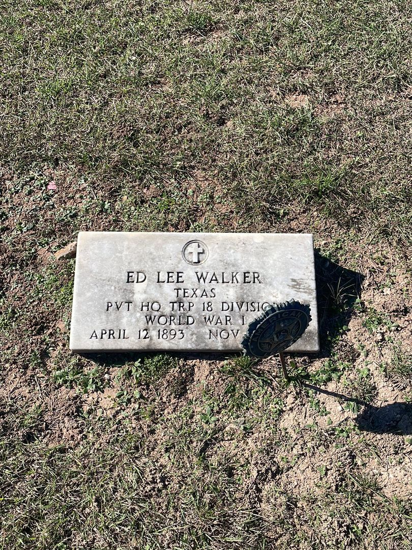 Ed Lee Walker's grave. Photo 1