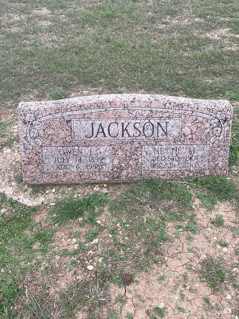 Owen L. Jackson's grave. Photo 1
