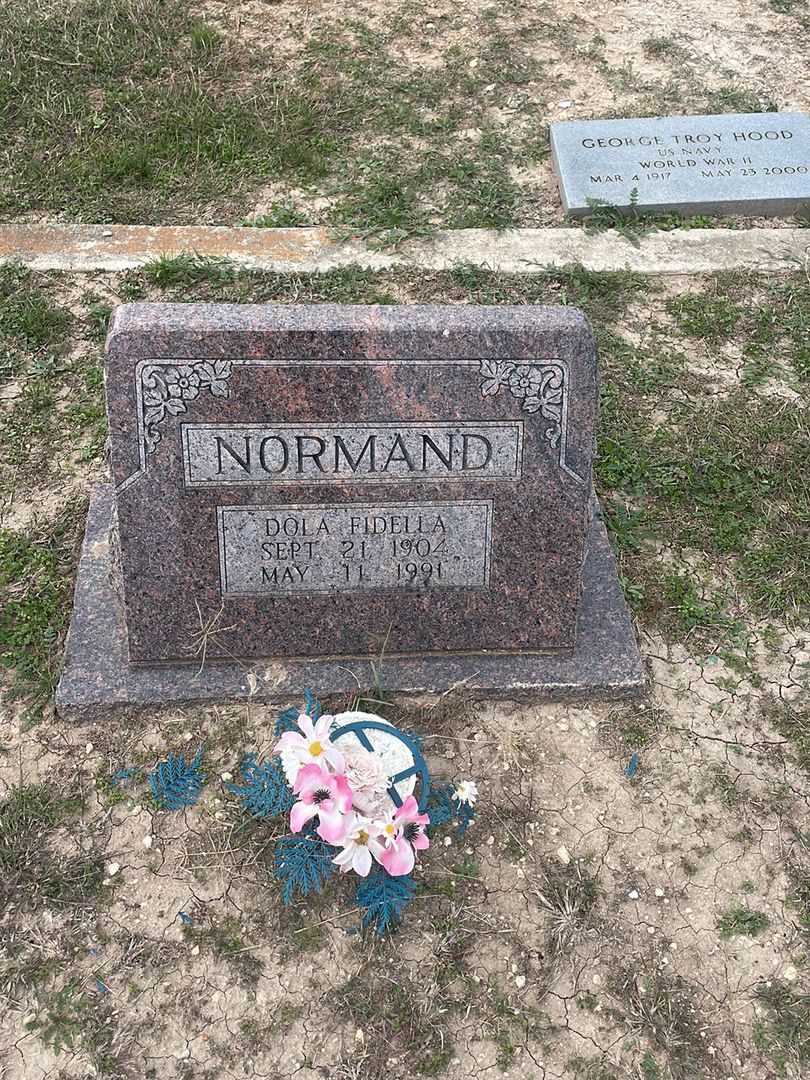 Dola Fidella Normand's grave. Photo 1