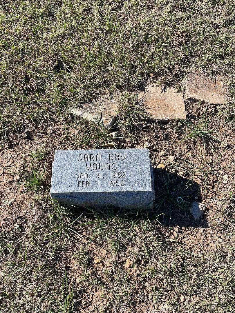 Sara Kay Young's grave. Photo 1