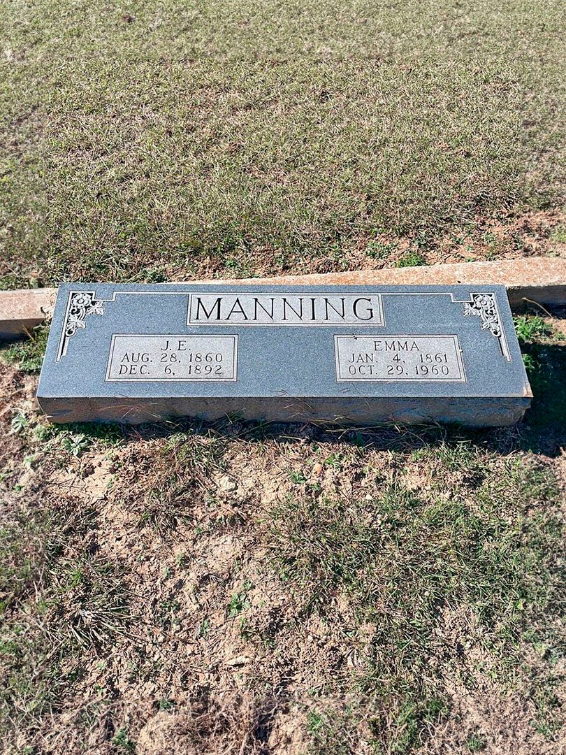 Emma Manning's grave. Photo 1